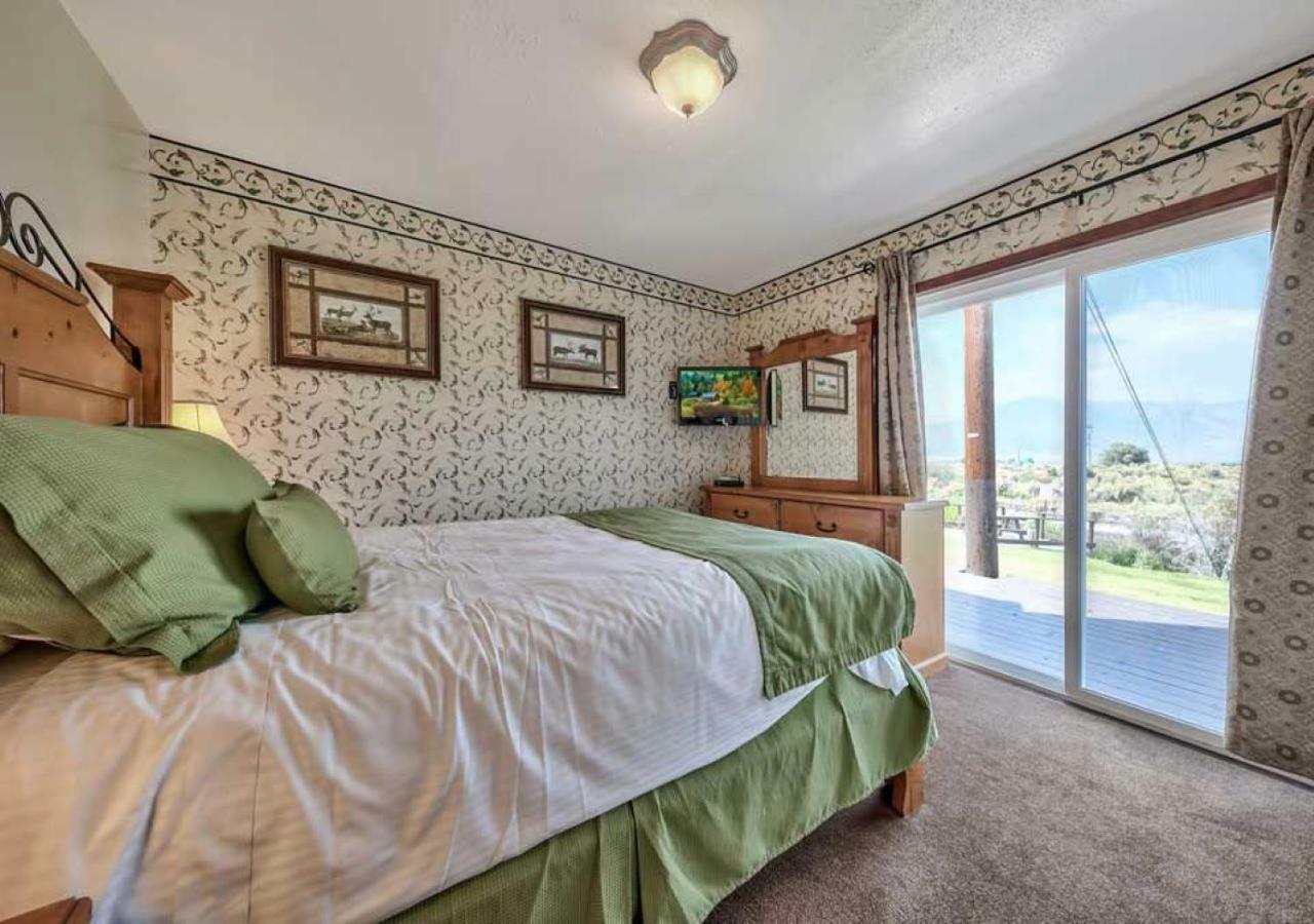 Walker River Lodge Бриджпорт Екстериор снимка